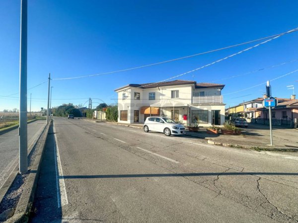 locale commerciale in vendita a San Giorgio di Nogaro in zona Galli