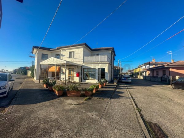 locale commerciale in vendita a San Giorgio di Nogaro in zona Galli