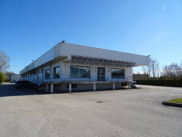 locale commerciale in vendita a San Giorgio di Nogaro