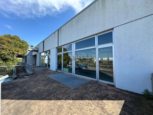 locale commerciale in vendita a San Giorgio di Nogaro