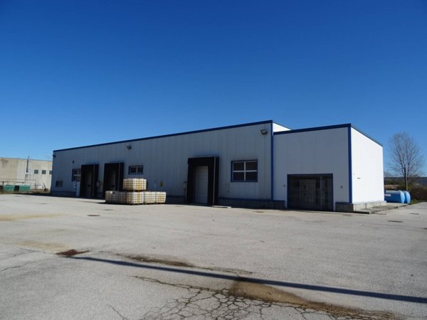 locale commerciale in vendita a San Giorgio di Nogaro