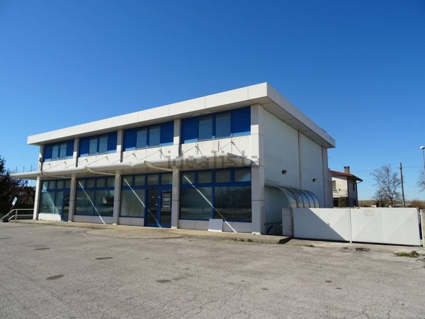 locale commerciale in vendita a San Giorgio di Nogaro in zona Porto Nogaro