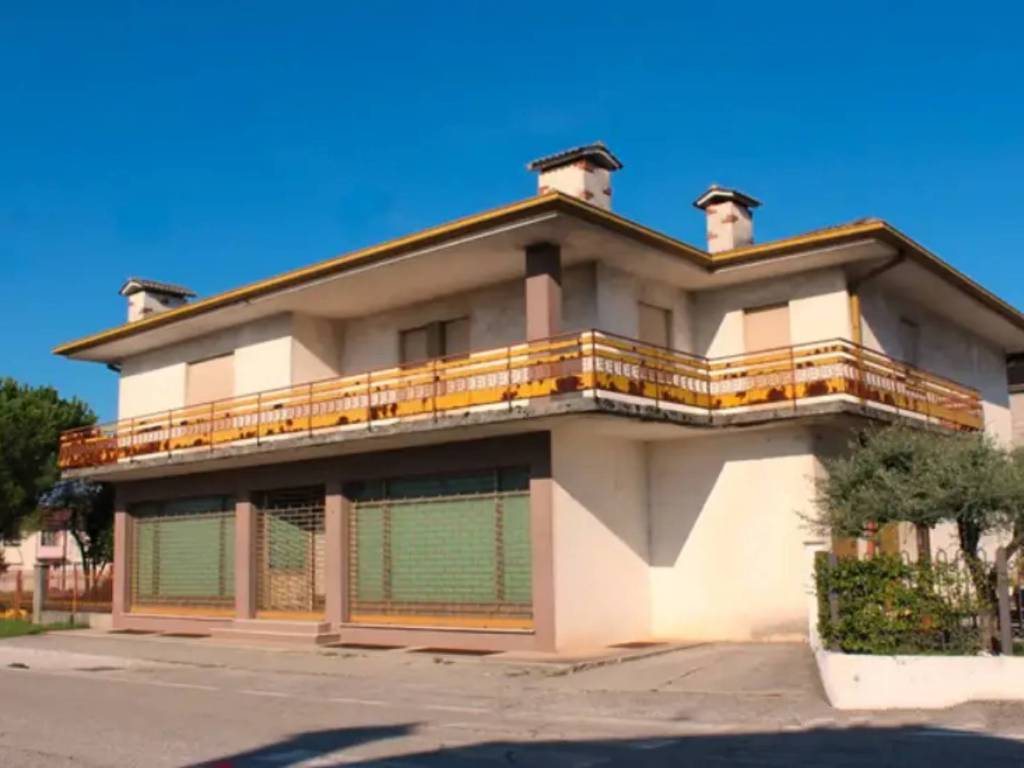 intera palazzina in vendita a San Giovanni al Natisone in zona Medeuzza