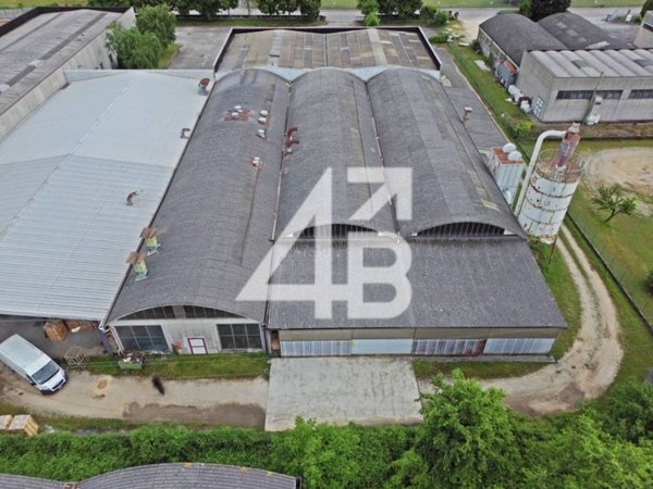 locale commerciale in vendita a San Giovanni al Natisone