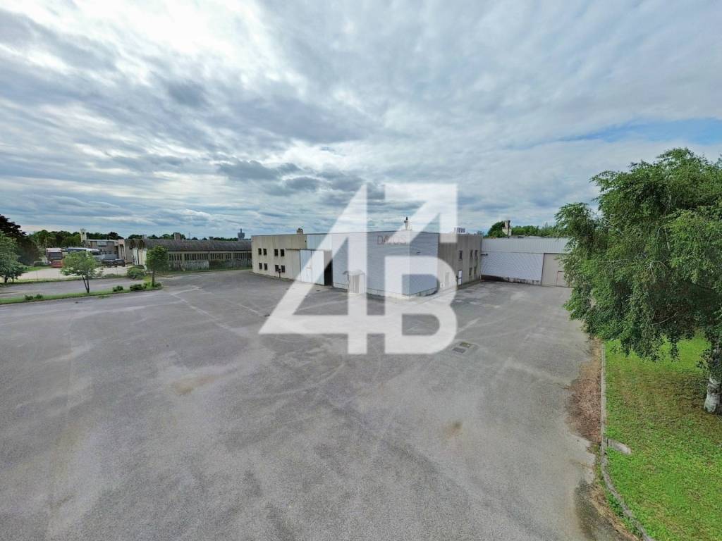 locale commerciale in vendita a San Giovanni al Natisone