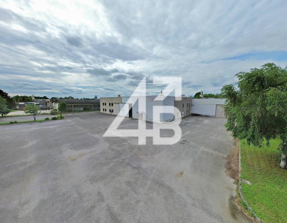 capannone in vendita a San Giovanni al Natisone in zona Dolegnano