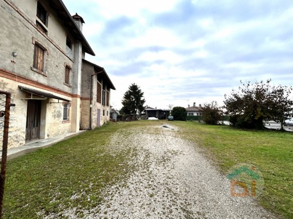 casale in vendita a San Giovanni al Natisone in zona Medeuzza