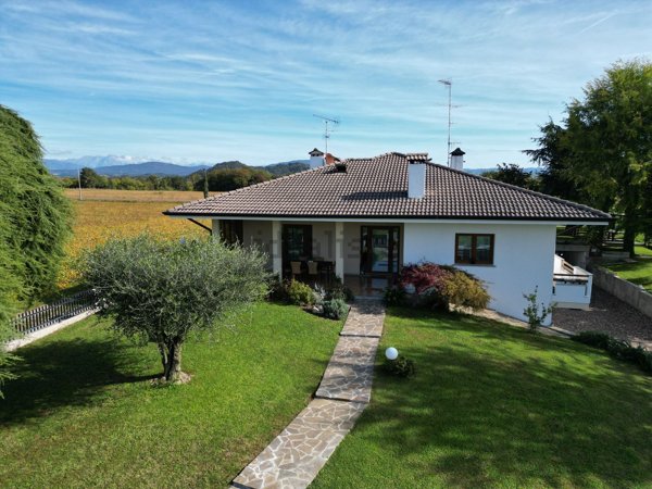 casa indipendente in vendita a San Giovanni al Natisone in zona Dolegnano