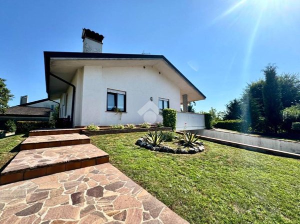 casa indipendente in vendita a San Giovanni al Natisone in zona Dolegnano