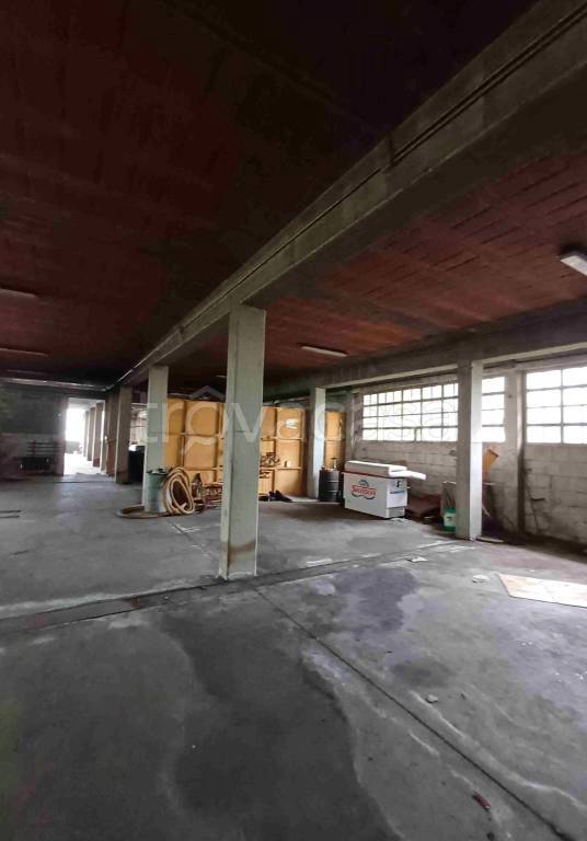 locale commerciale in vendita a San Giovanni al Natisone in zona Bolzano