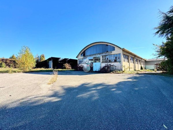 locale commerciale in vendita a San Giovanni al Natisone