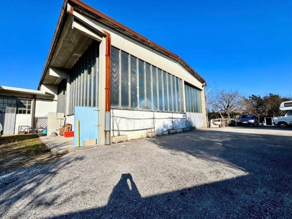 locale commerciale in vendita a San Giovanni al Natisone