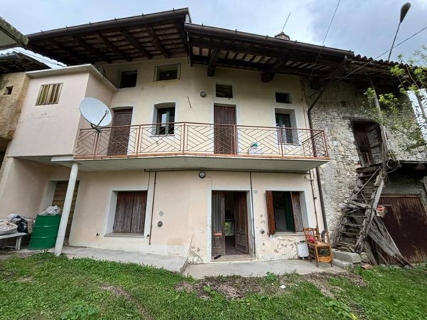casa indipendente in vendita a San Leonardo