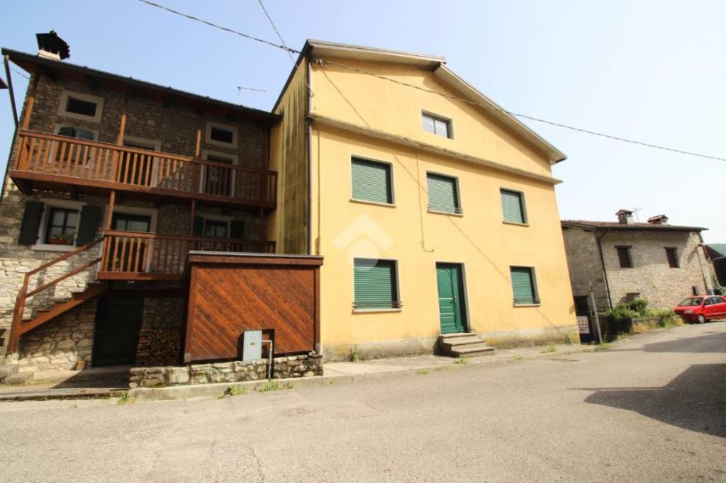 casa indipendente in vendita a San Leonardo