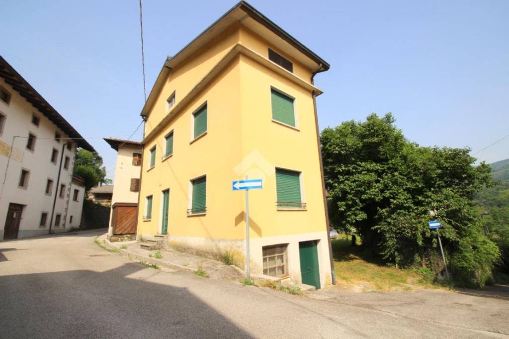 casa indipendente in vendita a San Leonardo