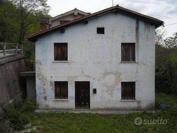 casa indipendente in vendita a San Leonardo