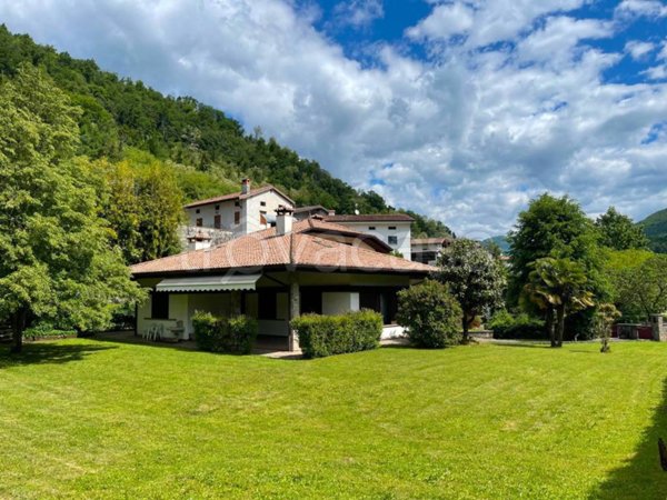 casa indipendente in vendita a San Leonardo
