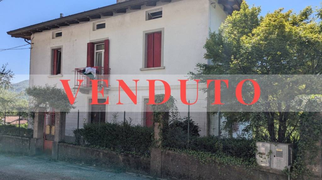 casa indipendente in vendita a San Leonardo