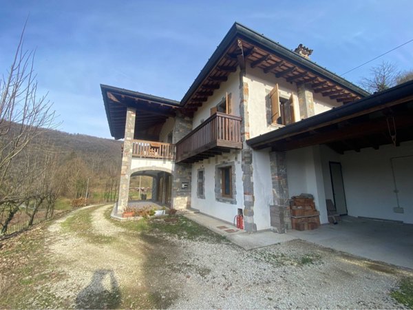 casa indipendente in vendita a San Leonardo