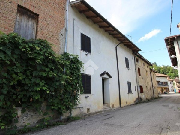 casa indipendente in vendita a San Leonardo