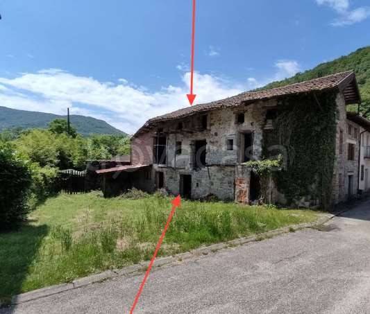 casale in vendita a San Leonardo