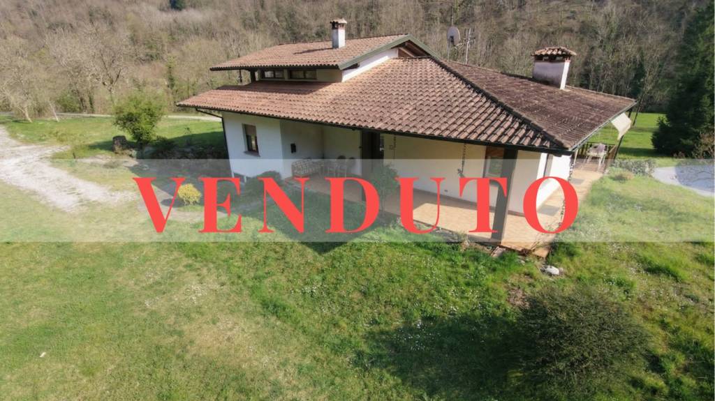 casa indipendente in vendita a San Leonardo