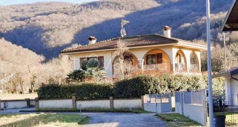 casa indipendente in vendita a San Leonardo