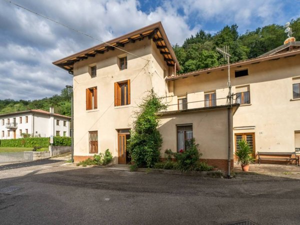 casa indipendente in vendita a San Pietro al Natisone in zona Clenia