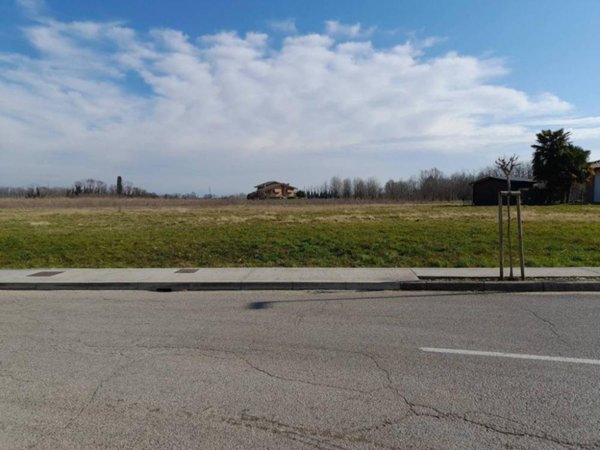 terreno edificabile in vendita a Santa Maria la Longa in zona Tissano