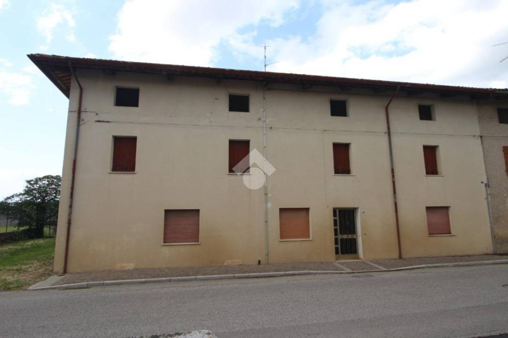 casa indipendente in vendita a Santa Maria la Longa