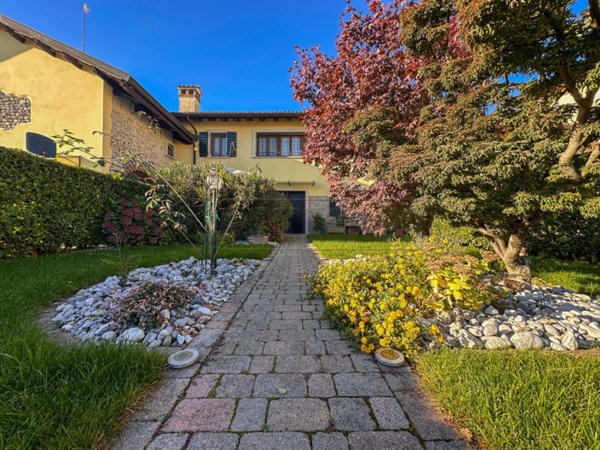 casa indipendente a Santa Maria la Longa in zona Santo Stefano Udinese