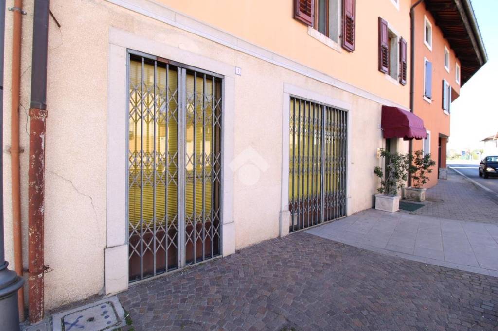 negozio in vendita a Santa Maria la Longa