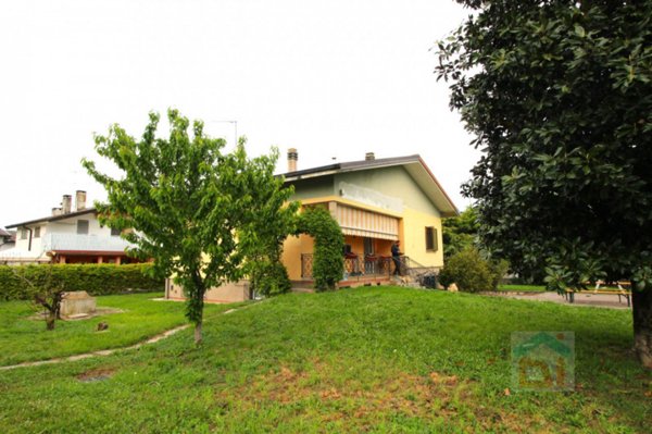 casa indipendente in vendita a Santa Maria la Longa in zona Tissano