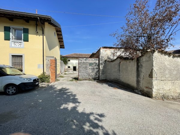 casa indipendente a Santa Maria la Longa in zona Santo Stefano Udinese