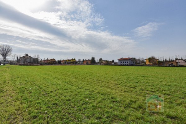 ufficio in vendita a Santa Maria la Longa in zona Tissano