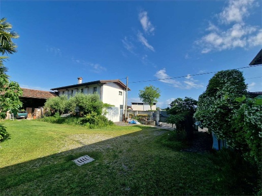 casa indipendente in vendita a Santa Maria la Longa