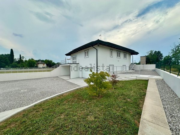 casa indipendente in vendita a Santa Maria la Longa in zona Tissano