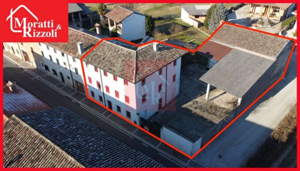 casa indipendente in vendita a Santa Maria la Longa