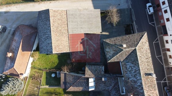 casa indipendente in vendita a Santa Maria la Longa