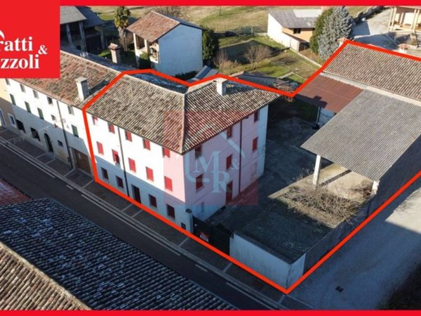 casa indipendente in vendita a Santa Maria la Longa