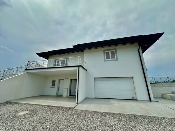 casa indipendente in vendita a Santa Maria la Longa in zona Tissano