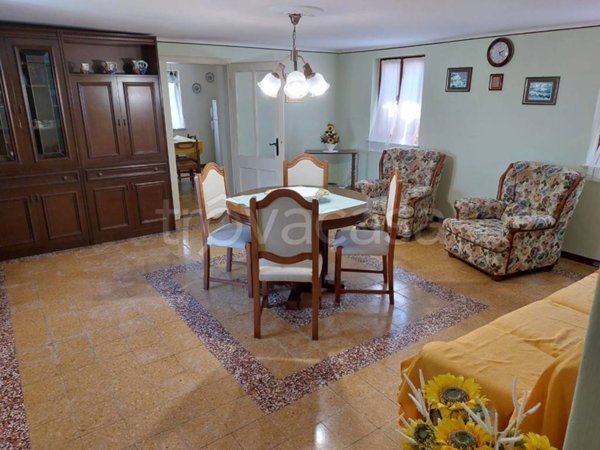 casa indipendente in vendita a Santa Maria la Longa in zona Mereto di Capitolo