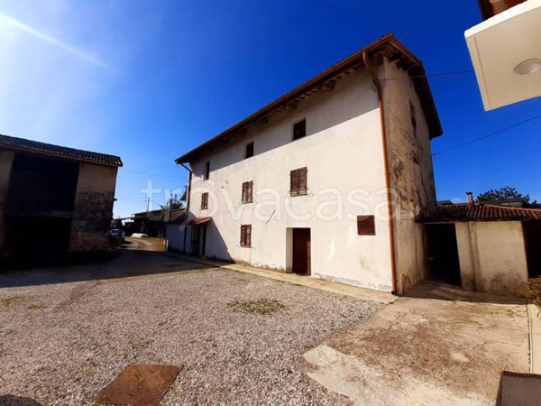 casa indipendente in vendita a Santa Maria la Longa in zona Mereto di Capitolo