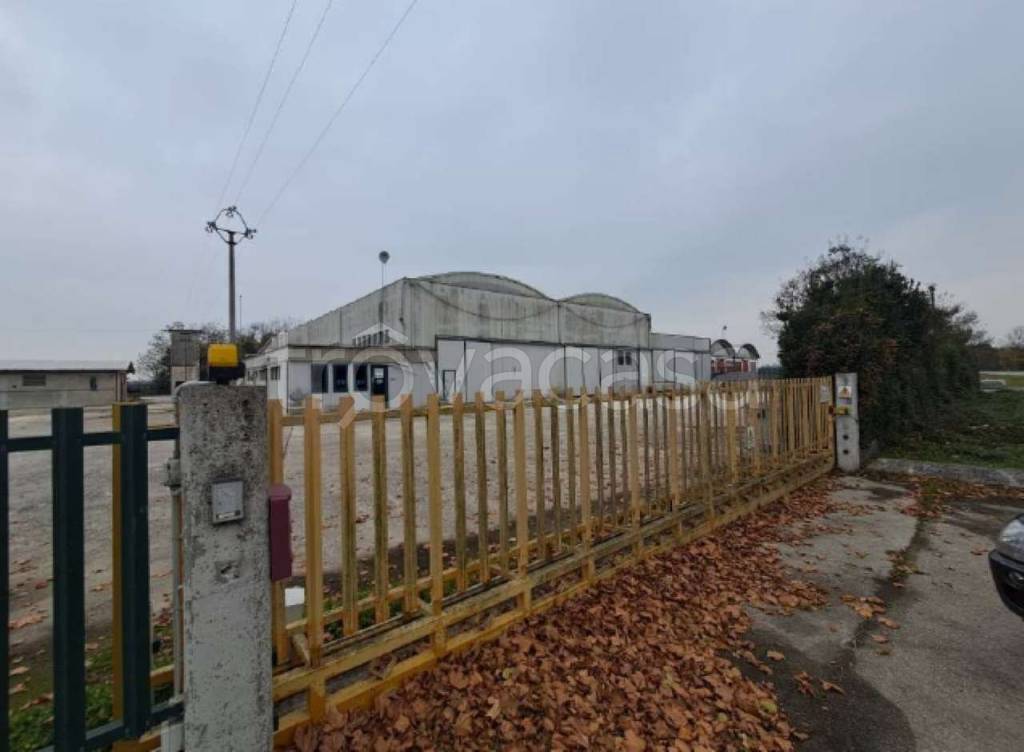 locale commerciale in vendita a Santa Maria la Longa