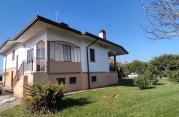 casa indipendente in vendita a Santa Maria la Longa