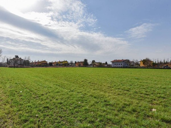 terreno edificabile in vendita a Santa Maria la Longa