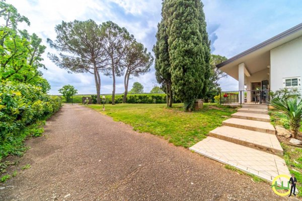 casa indipendente in vendita a Santa Maria la Longa
