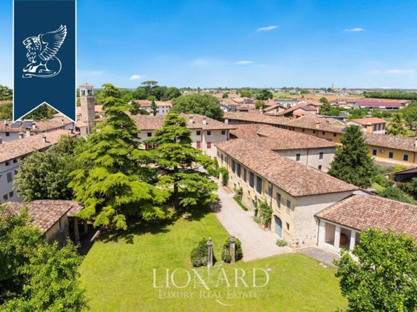 casa indipendente in vendita a Santa Maria la Longa in zona Mereto di Capitolo