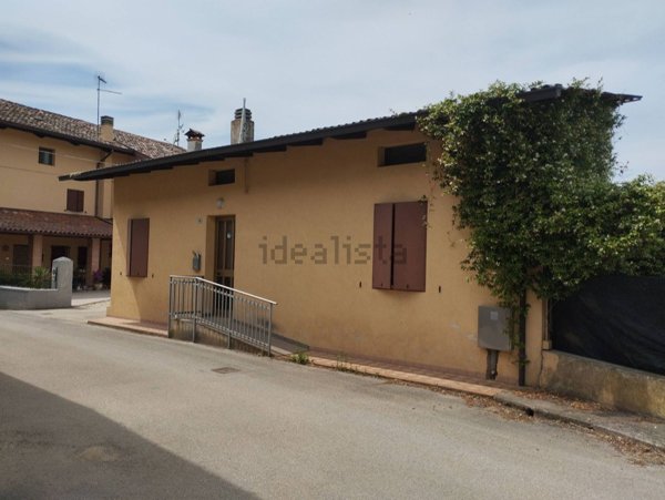 casa indipendente in vendita a Santa Maria la Longa in zona Tissano