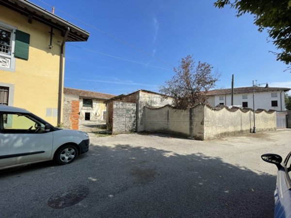 casa indipendente a Santa Maria la Longa in zona Santo Stefano Udinese